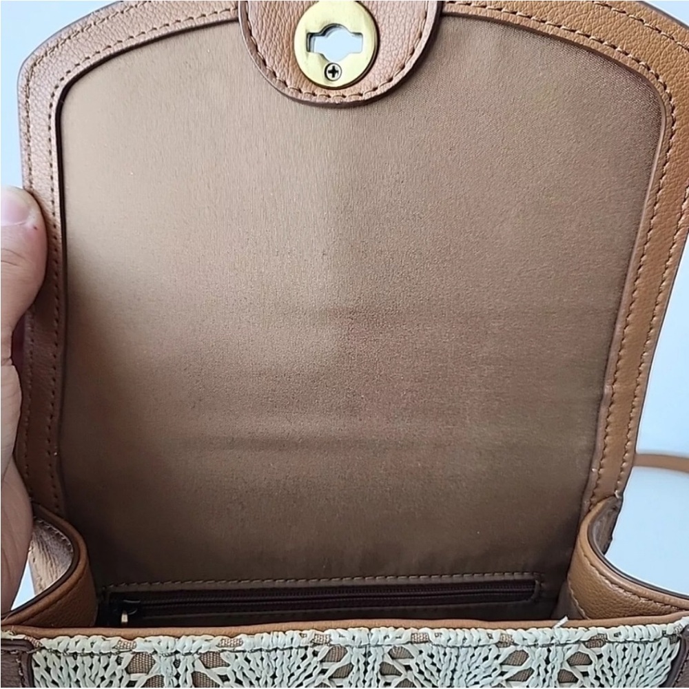 Fossil Ainsley Small Flap Crossbody - Picture 4 of 6